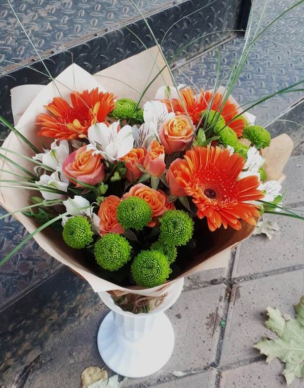 Букет цветов из: Герберы, Хризантемы, Альстромерии и Розы в Поселок опытного хозяйства Ермолино