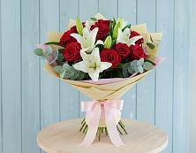 Букет цветов из:  Лилии и Розы в Поселок опытного хозяйства Ермолино