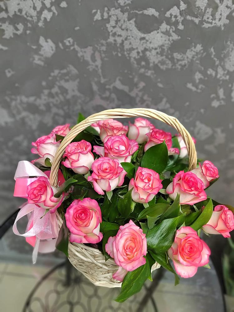 Цветочная композиция из Розы в корзине в Поселок опытного хозяйства Ермолино