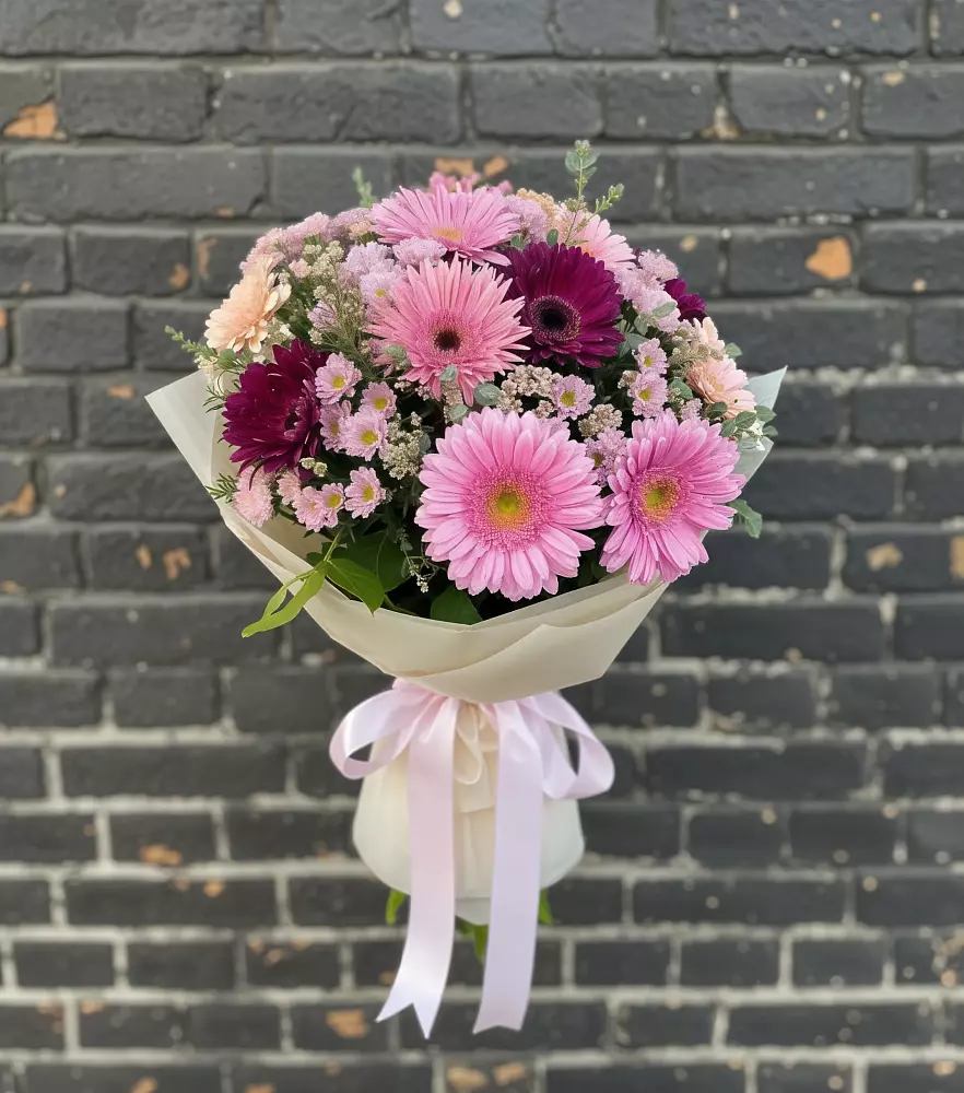 Букет цветов из: Герберы и Хризантемы в Поселок опытного хозяйства Ермолино