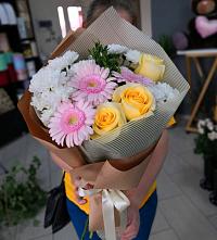 Букет цветов из:  Герберы, Розы и Хризантемы в Поселок опытного хозяйства Ермолино