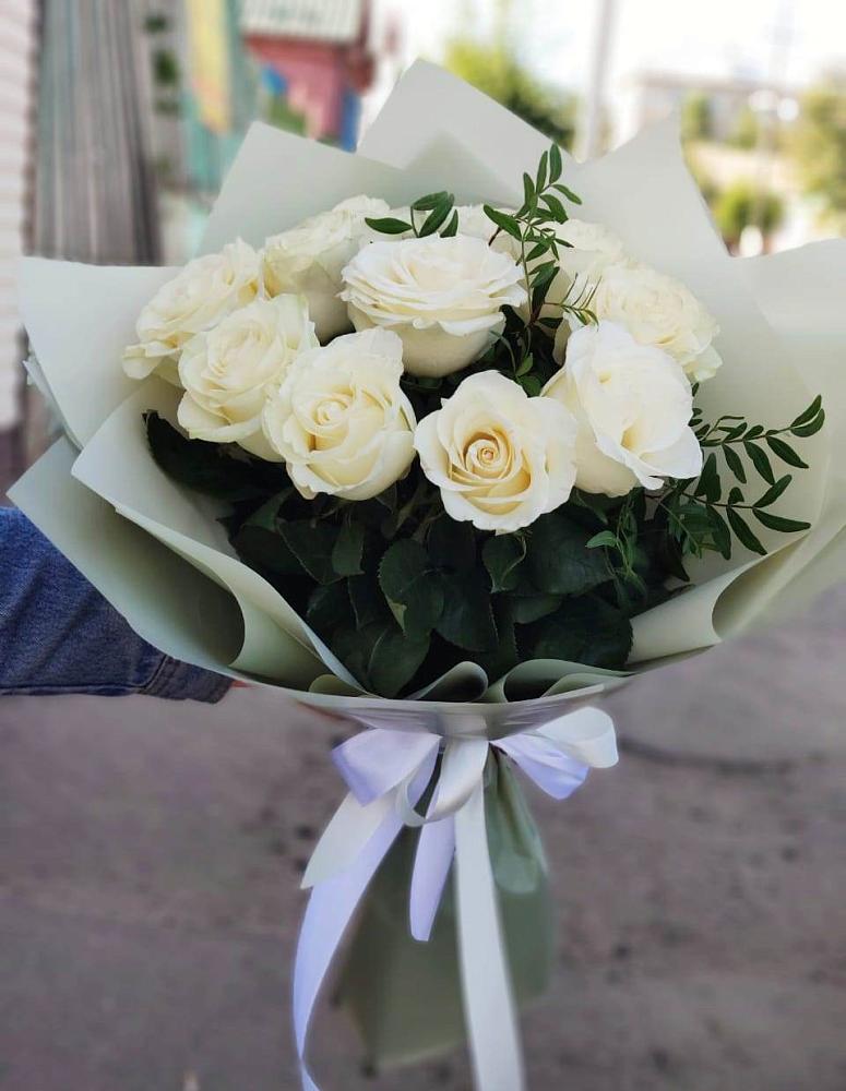 Букет Белые розы Проуд в Поселок опытного хозяйства Ермолино