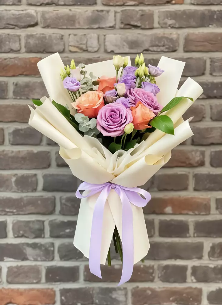 Букет цветов из: Лизиантусы и Розы в Поселок опытного хозяйства Ермолино