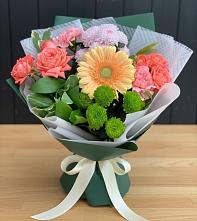 Букет цветов из:  Гвоздики, Розы, Герберы и Хризантемы в Поселок опытного хозяйства Ермолино
