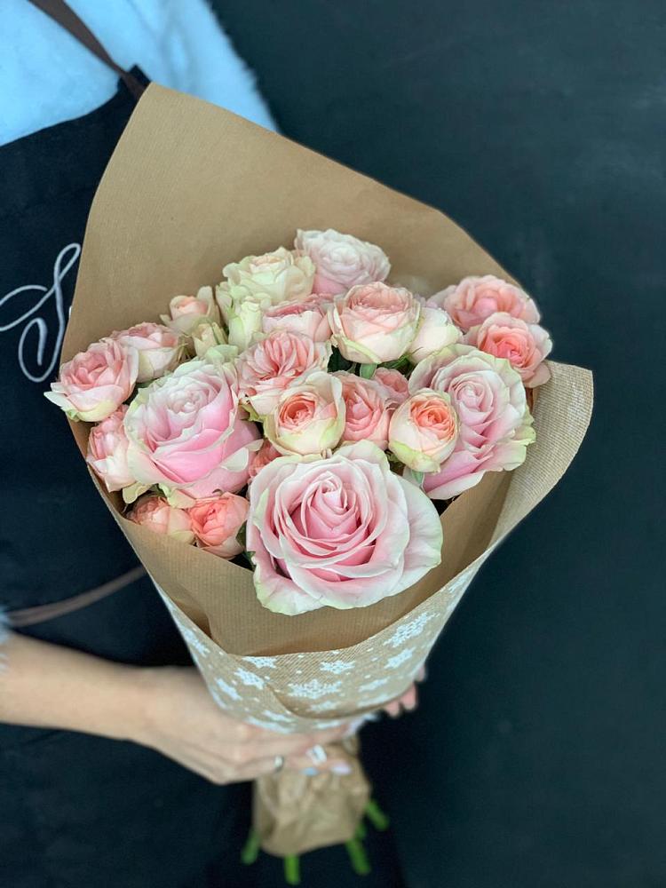 Букет цветов из: Хризантемы и Розы в Поселок опытного хозяйства Ермолино