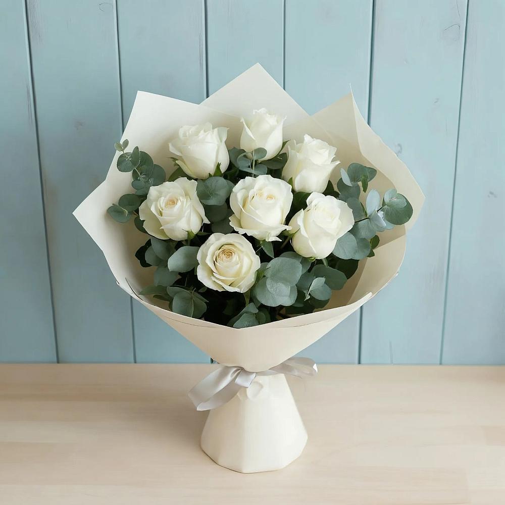 Букет Белые розы в Эвкалипте в Поселок опытного хозяйства Ермолино