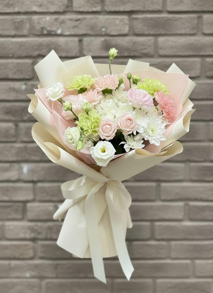 Букет цветов из: Гвоздики, Розы, Лизиантусы и Хризантемы в Поселок опытного хозяйства Ермолино