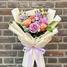 Букет цветов из:  Лизиантусы и Розы в Поселок опытного хозяйства Ермолино