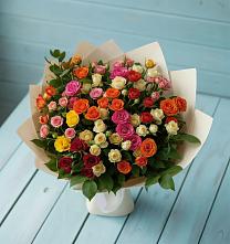 Букет Микс из разноцветных кустовых роз в Поселок опытного хозяйства Ермолино