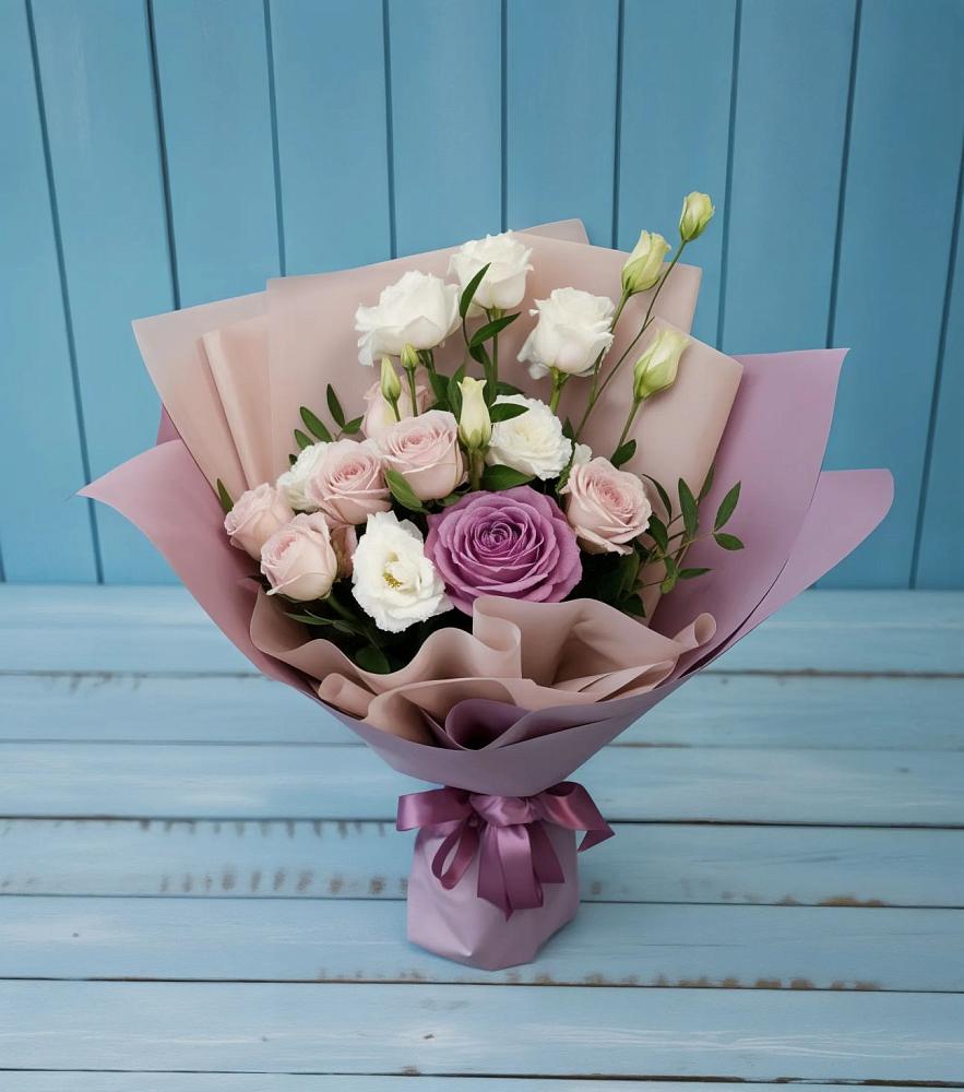 Букет цветов из: Розы и Лизиантусы в Поселок опытного хозяйства Ермолино