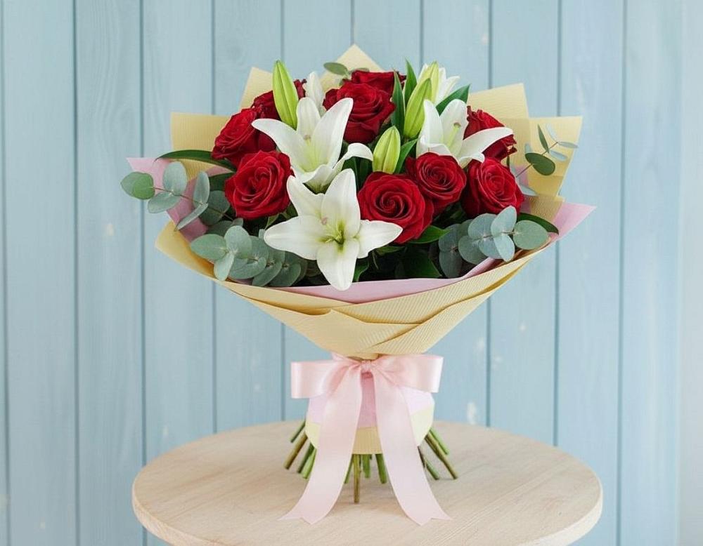 Букет цветов из: Лилии и Розы в Поселок опытного хозяйства Ермолино